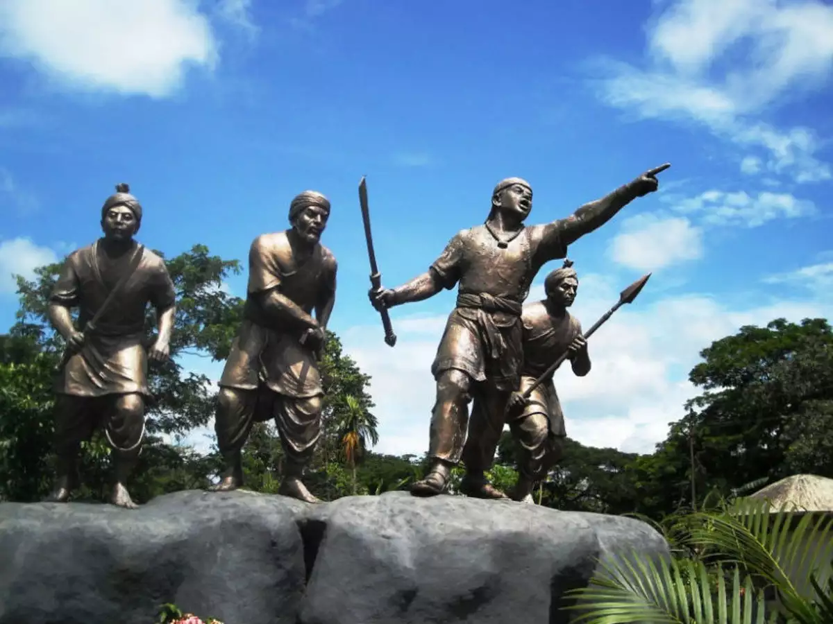 a statue of men holding swords